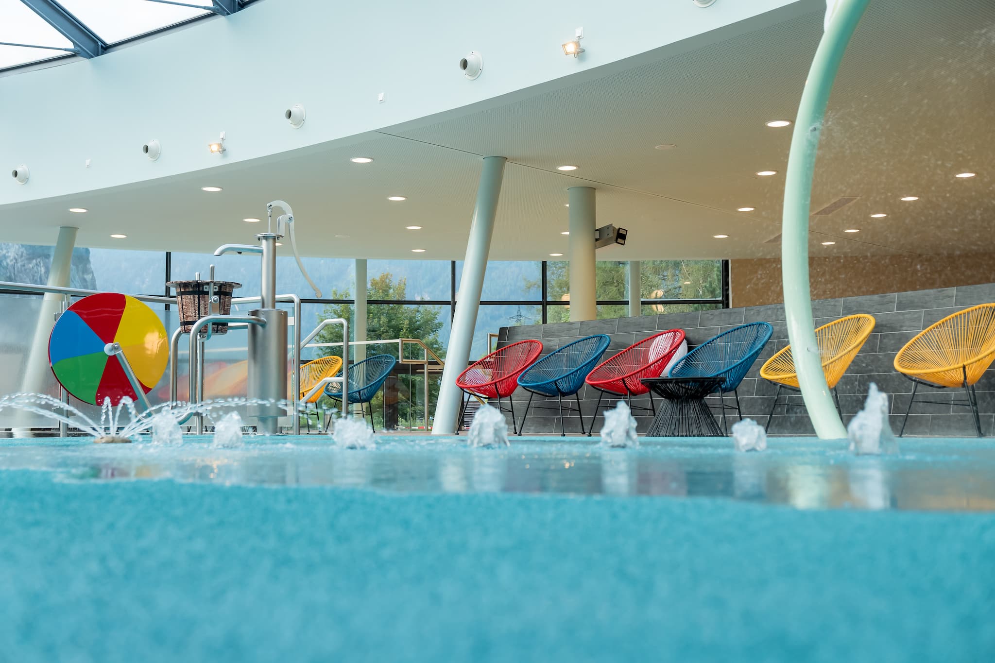 Schwimmbecken im Kinderbereich der AQUA DOME Therme in Tirol